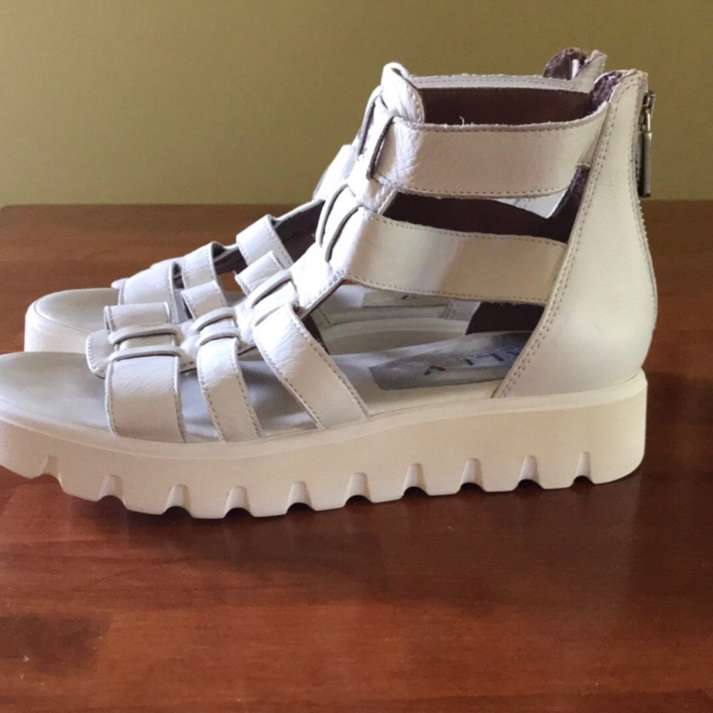🆕White gladiator platform sandals - size 8